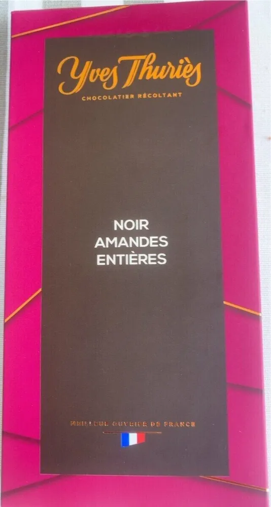 Chocolat noir amandes entières