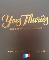 Bonbons de chocolat noir assortis