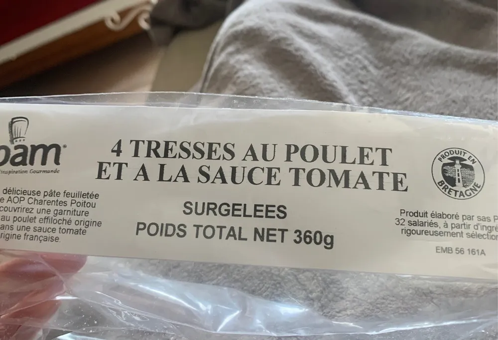 4 tresses au poulet et a la sauce tomate