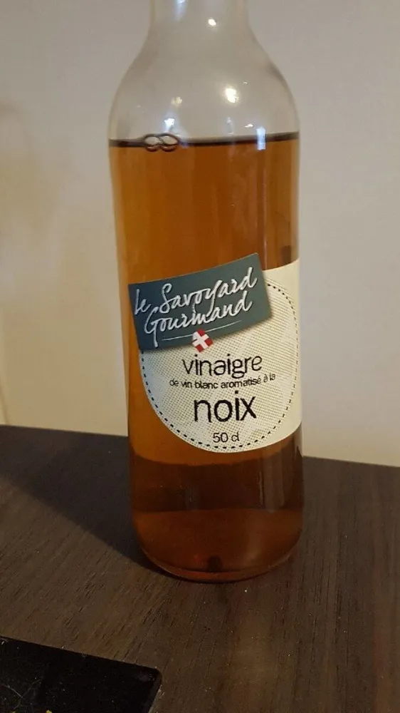 Vinaigre de vin blanc aromatisé à la noix