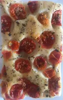 Focaccia traditionnel aux tomates cerises