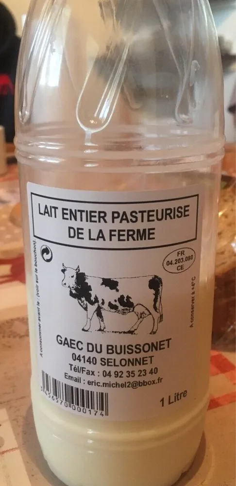Lait entier pasteurisé de la ferme