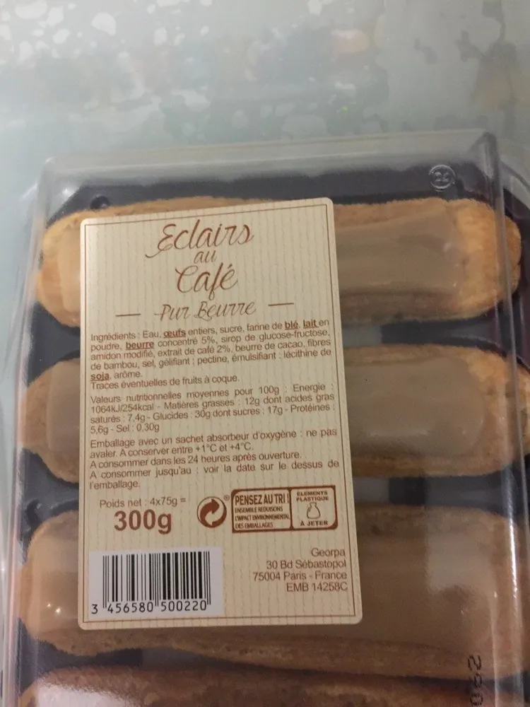 Eclairs au cafe