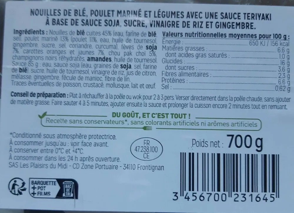 Nouilles de blé,  poulet mariné et légumes avec sauce teriyaki