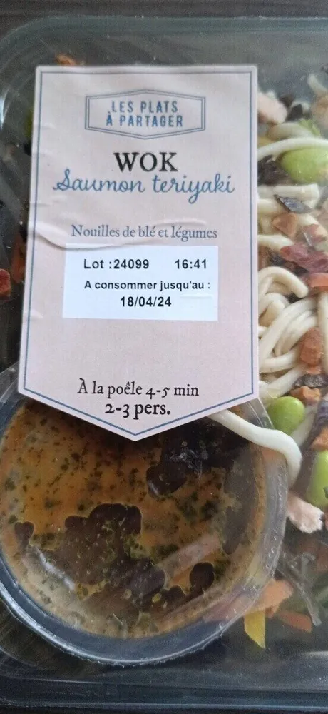 Nouilles de blé saumon légumes sauce Teriyaki