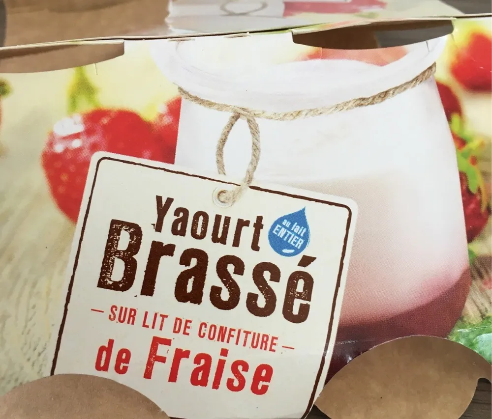 Yaourt brassé sur lit de confiture de Fraise