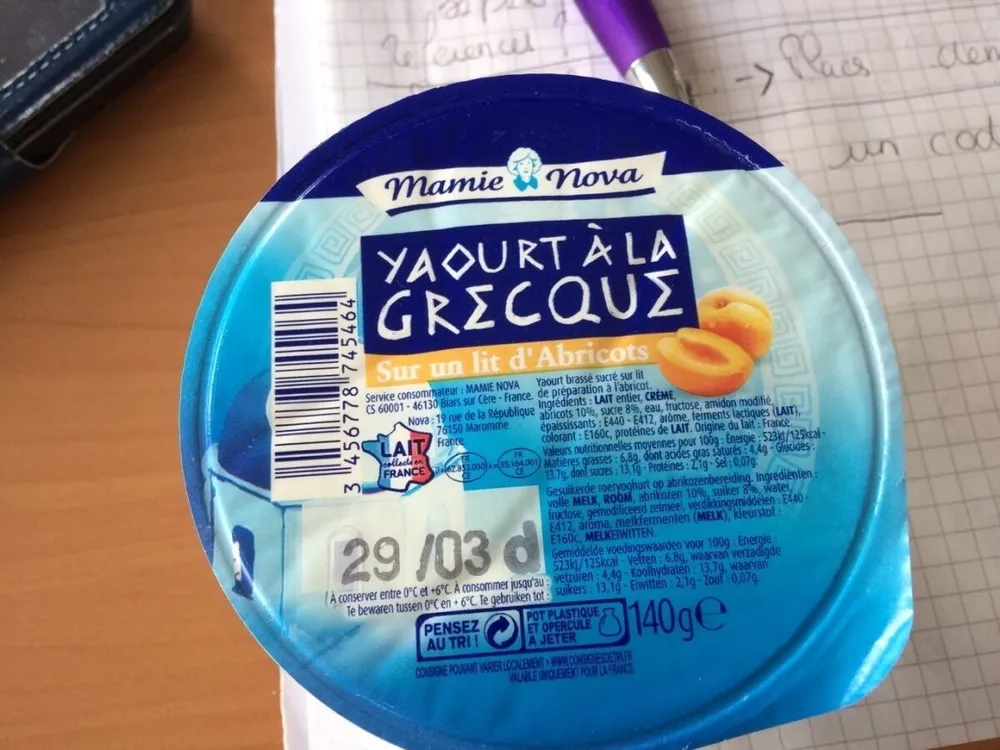 Yaourt à la Grecque sur Lit de Fruits