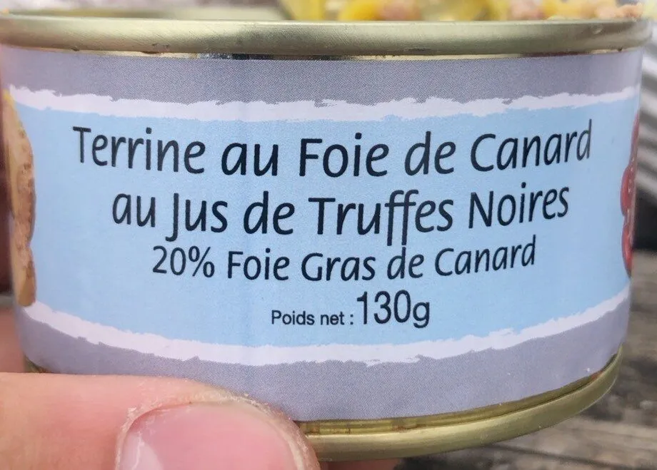 Terrine au foie de canard au jus de truffes noires