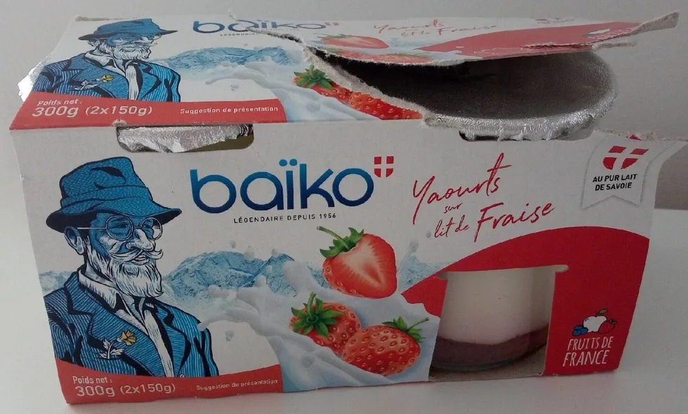 Yaourts sur lit de fraise
