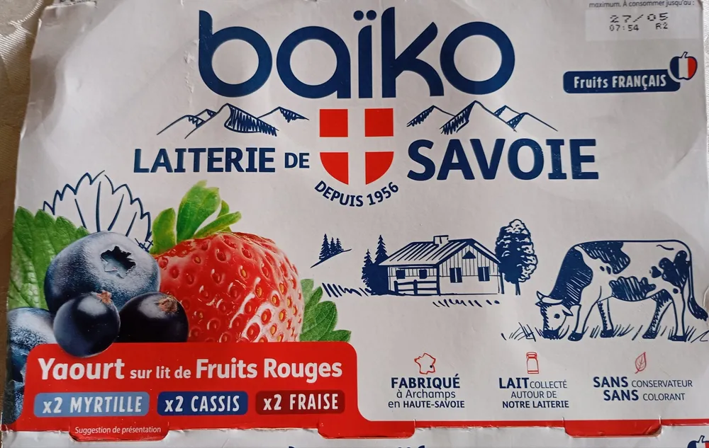 Yaourt sur lit  de fruits rouges