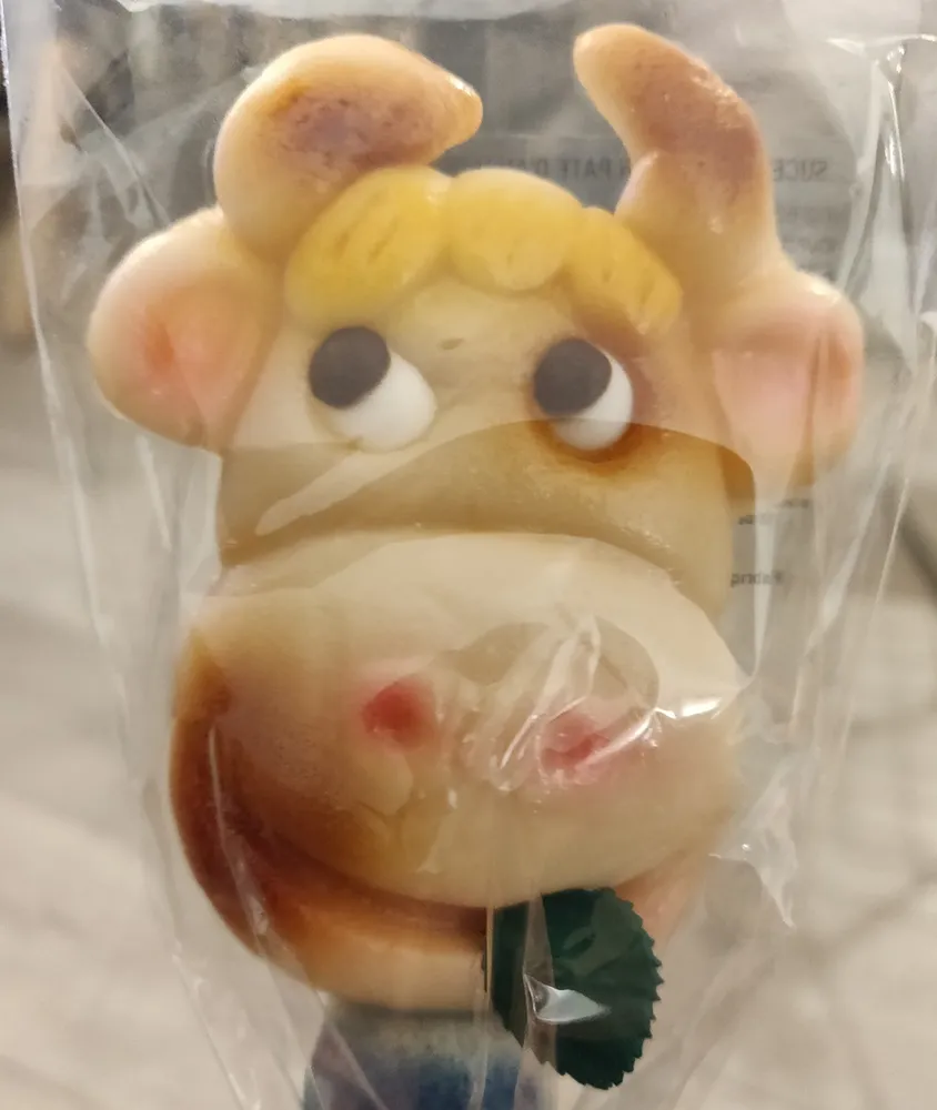 sucette vache en pate d'amande