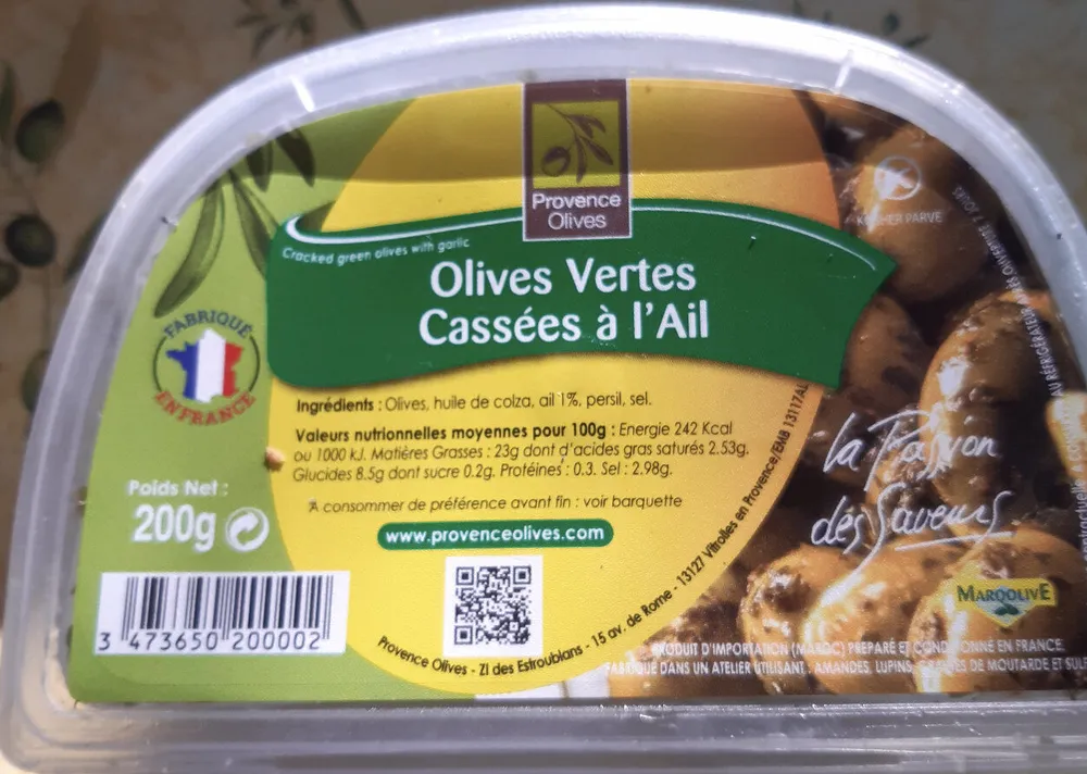 Olives vertes cassées à l'ail