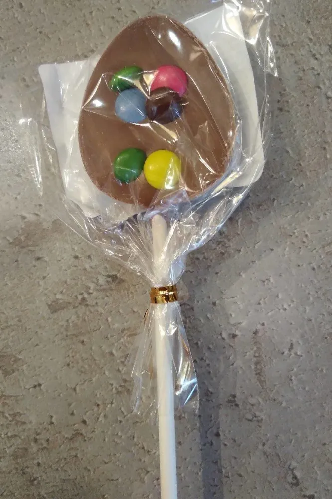 Sucette œuf chocolat décoré