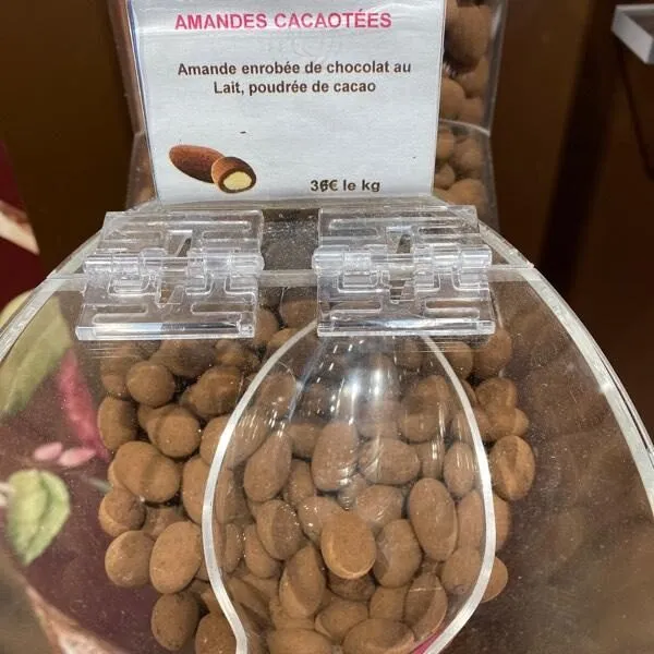 Amandes enrobées chocolat monbana