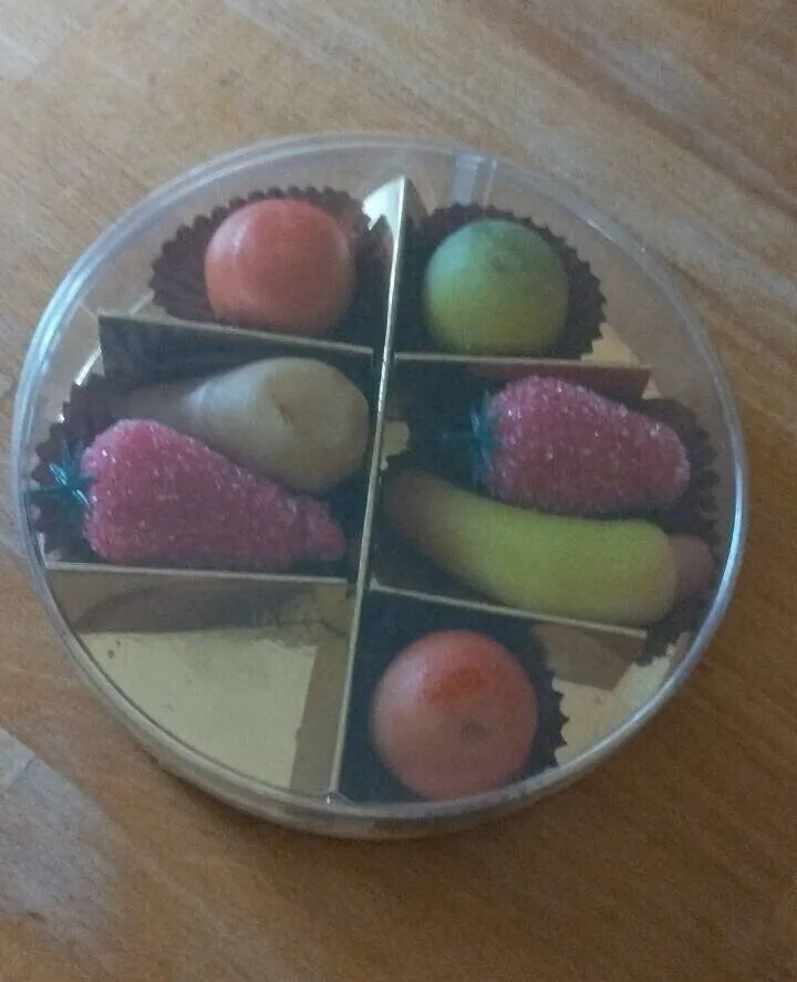 Fruits déguisés  pâte  d'amandes