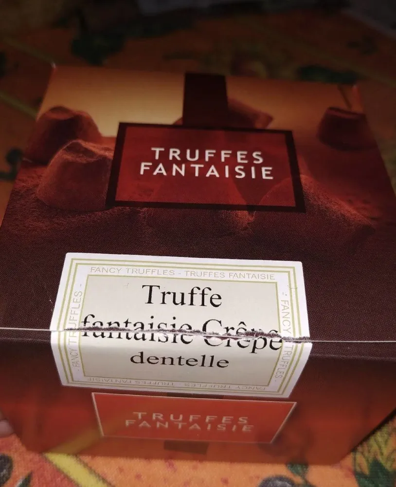 Truffe fantaisie crêpe dentelle