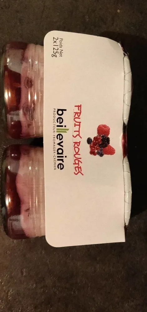 Yaourt nature sur fruits