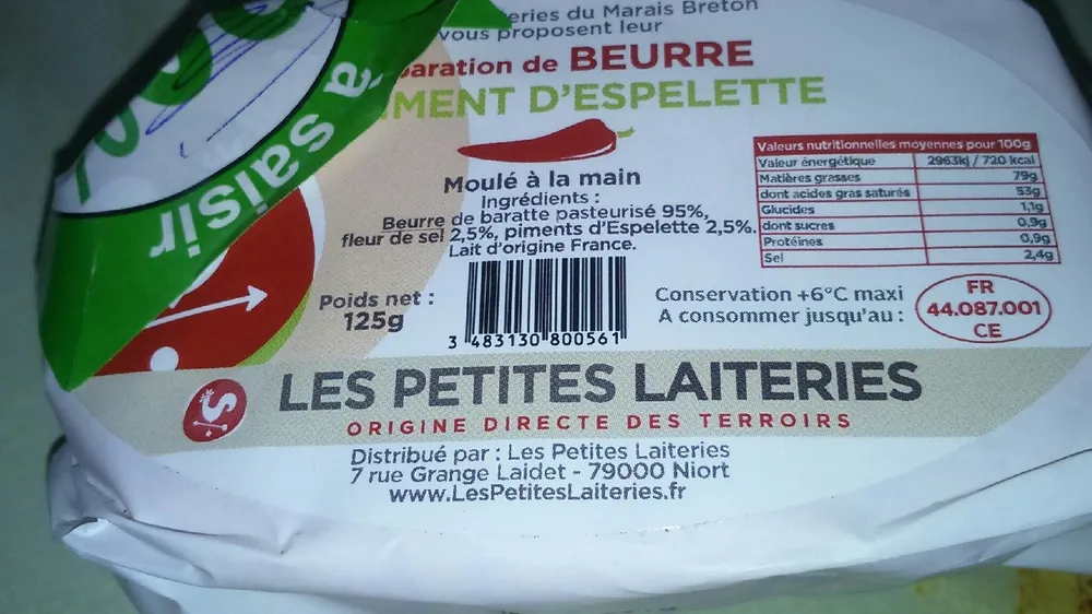 Préparation de Beurre au piment d'Espelette moulé à la main