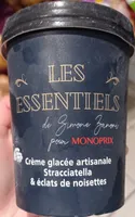 Crème glacée artisanale stracciatella et éclats de noisettes