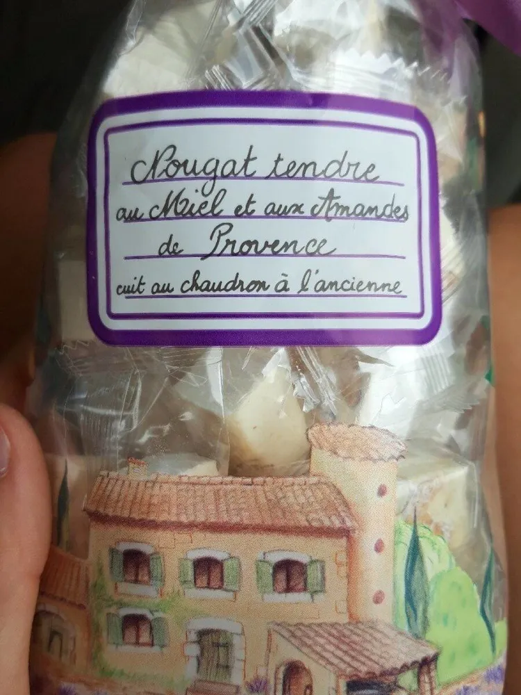 Nougat tendre au miel et aux amandes de provence
