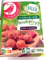 Albóndigas con soja, tomate y albahaca