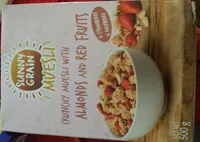 Crunchy muesli with almonds and red fruits