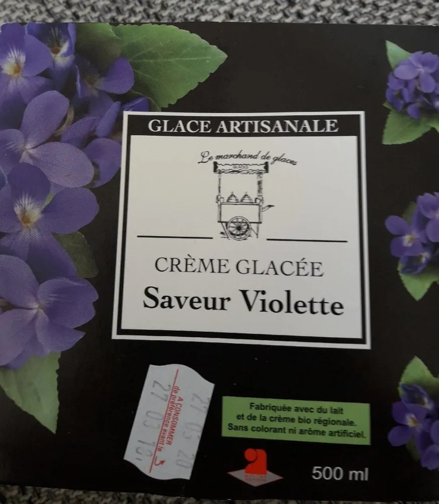 Crème glacée saveur violette