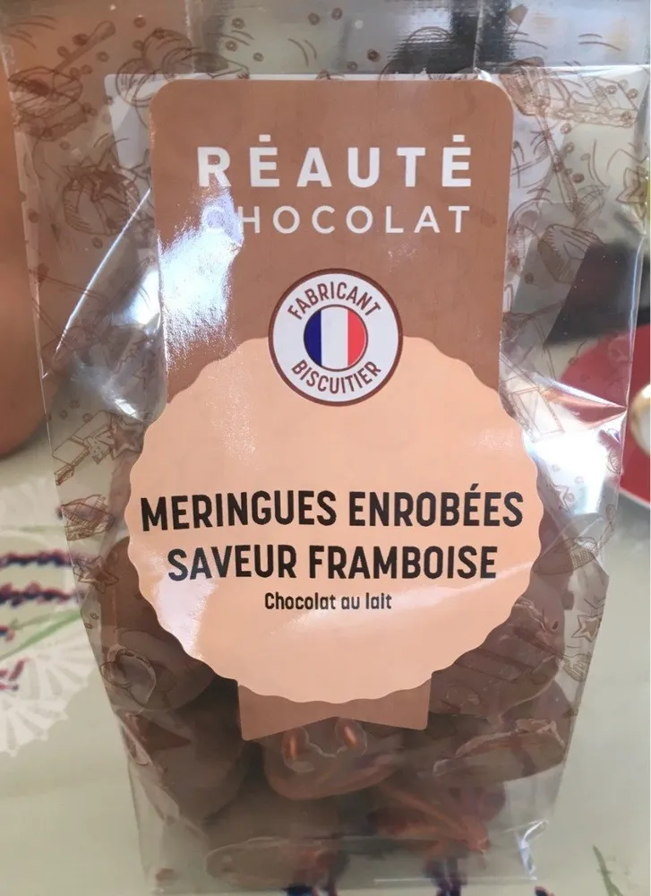 Meringues enrobees saveur framboise chocolat au lait