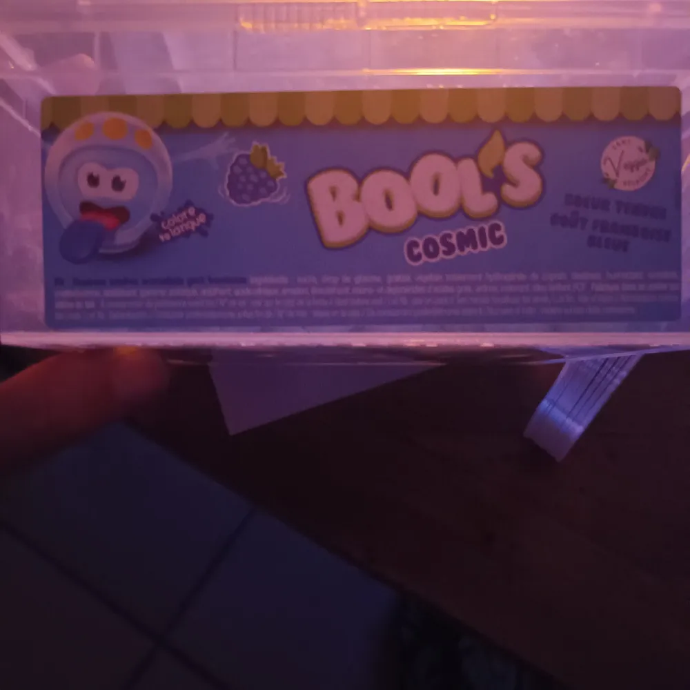 Cosmic bool