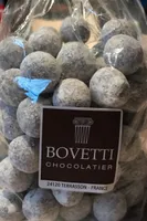 Noisettes enrobées de chocolat au lait