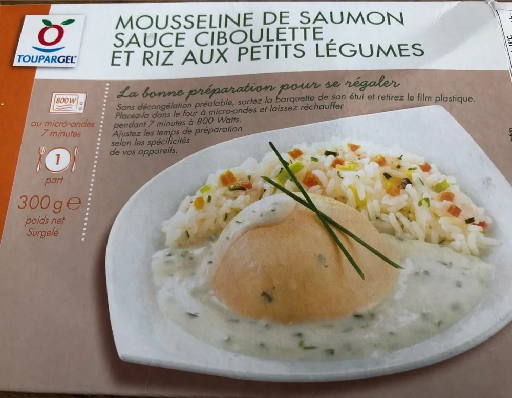 Mousseline de saumon sauce ciboulette et riz aux petits legumes
