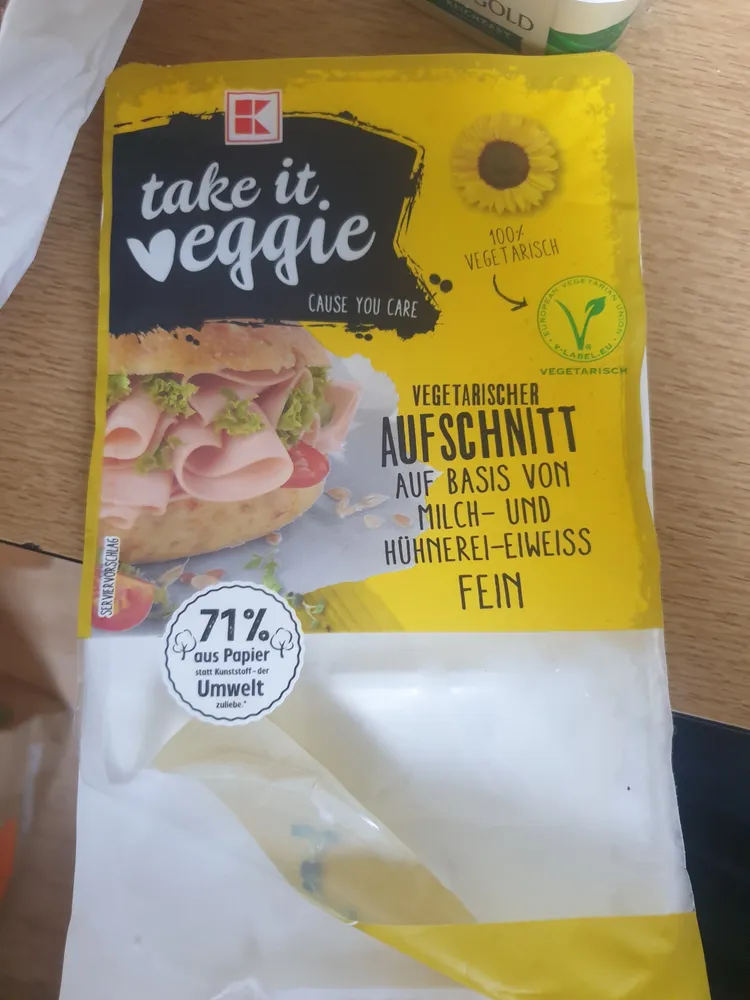Vegetarischer Aufschnitt Auf Basis Von Milch- und Hündrei-Eiweiss Fein