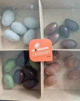 Assortiments d'amande enrobées de chocolat