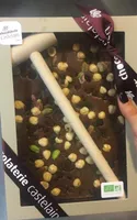 Tablette au chocolat au lait, noisettes, raisins, pistaches