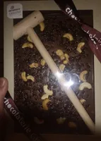Chocolat à casser chocolat au lait, noix de cajou et caramel