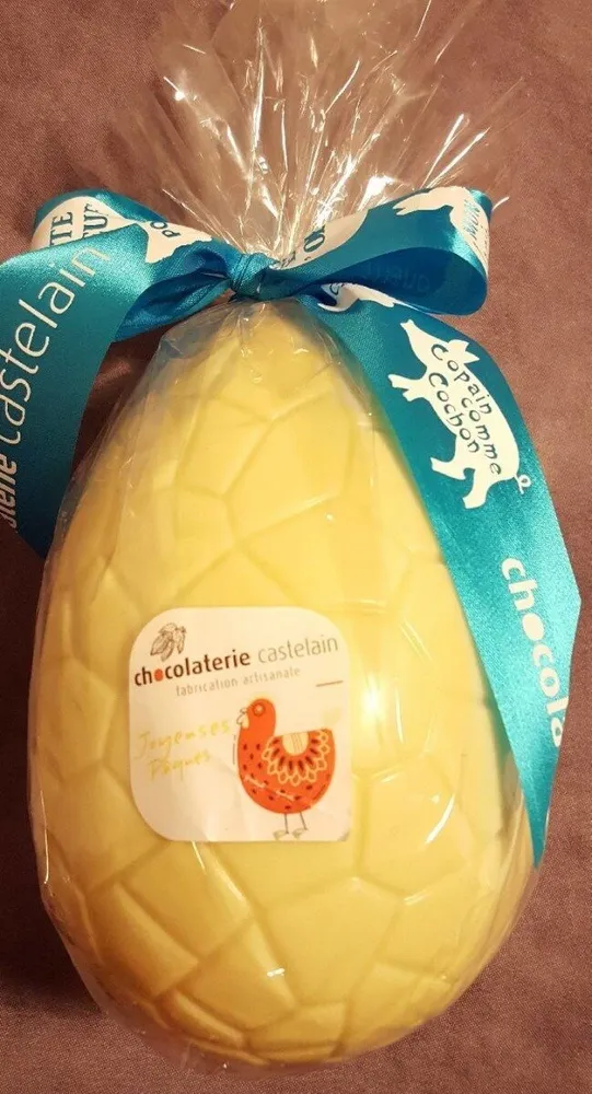 Œuf en chocolat blanc garni