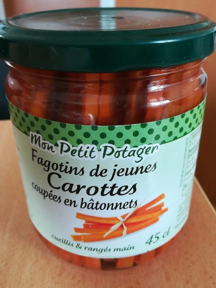 Fagotins de jeunes carottes en bâtonnets