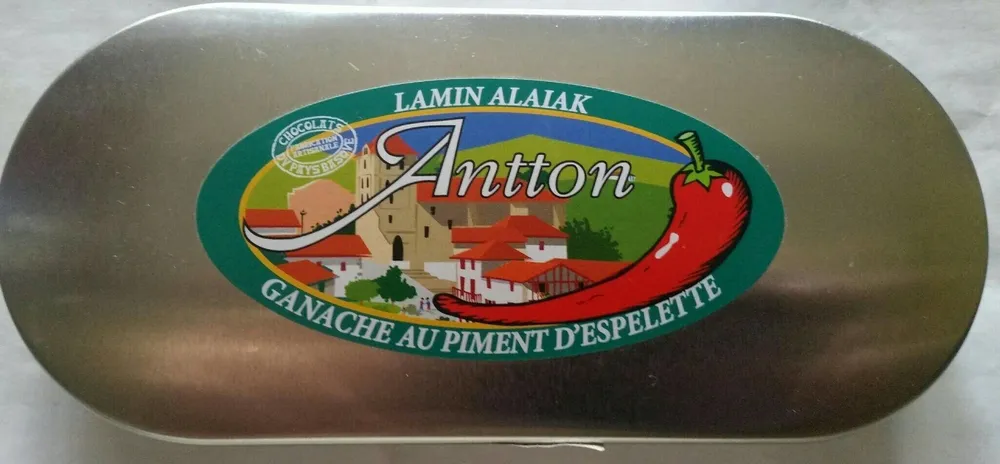 Chocolats Au Piment D'espelette. Etui 150g