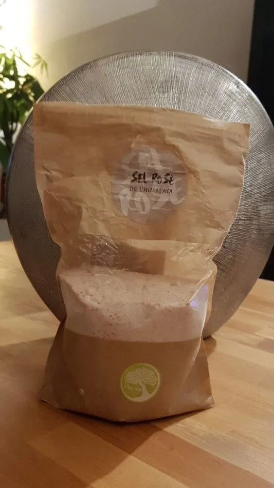 Sel fin rose de l'Himalaya non raffiné et récolté à la main