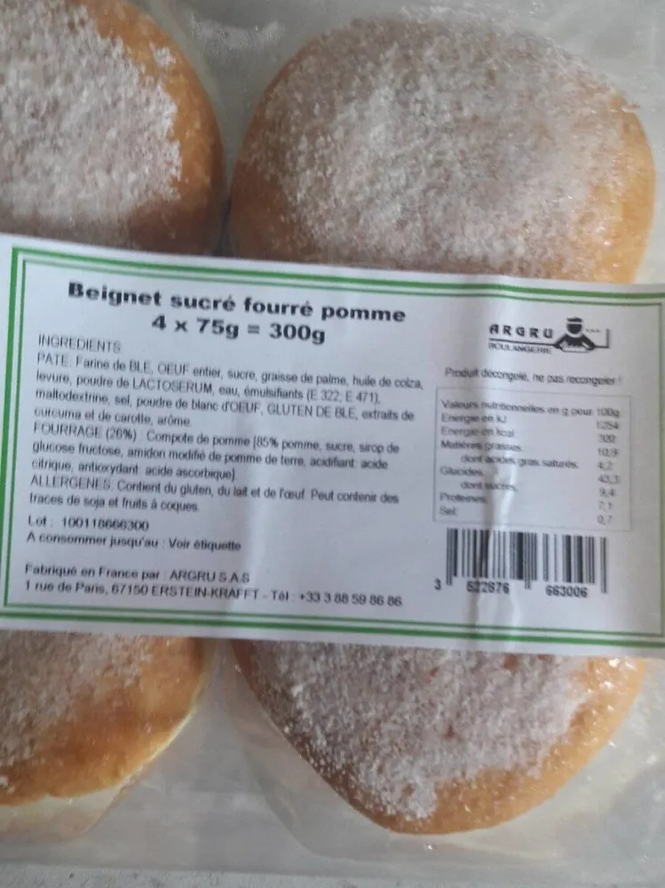 Beignet sucré fourré pomme