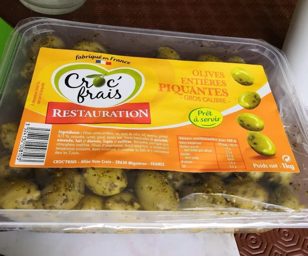 Olives entières piquantes