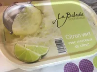 Citron vert avec morceaux de citron