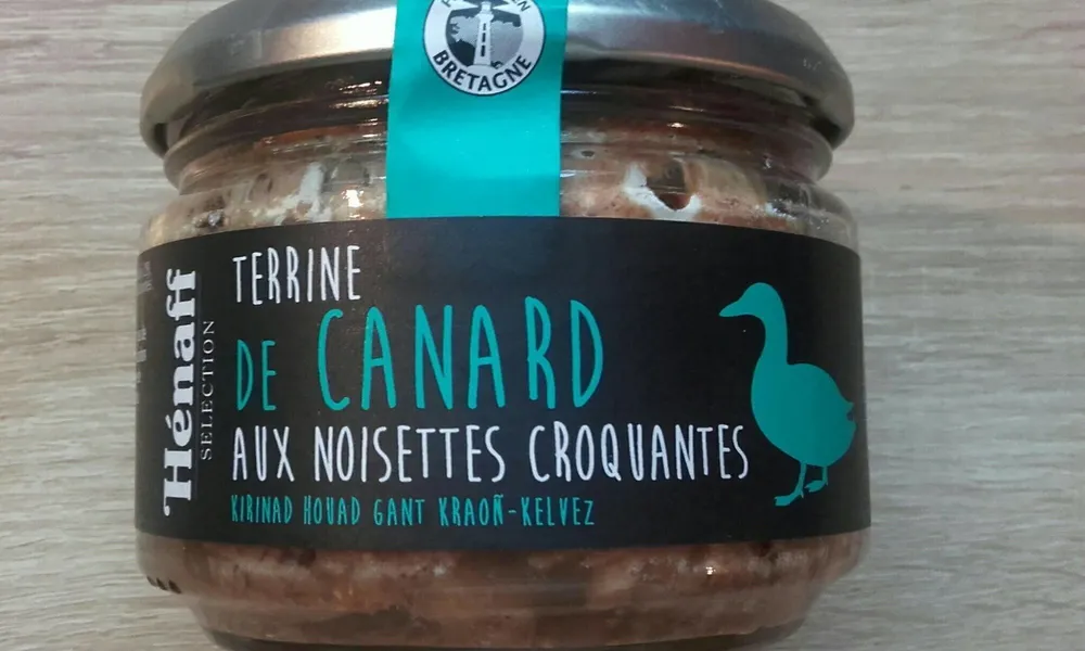 Terrine de canard aux noisettes croquantes
