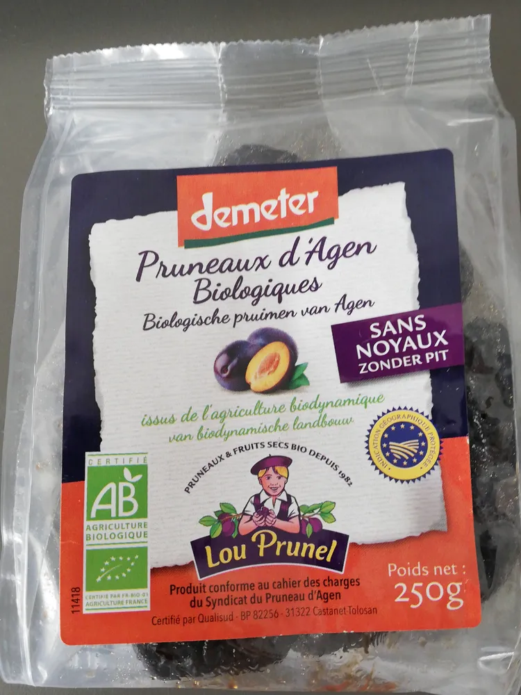 Pruneaux dénoyautés pasteurisés réhydratés à 35% d’humidité calibre géant 33/44  (250 GR)