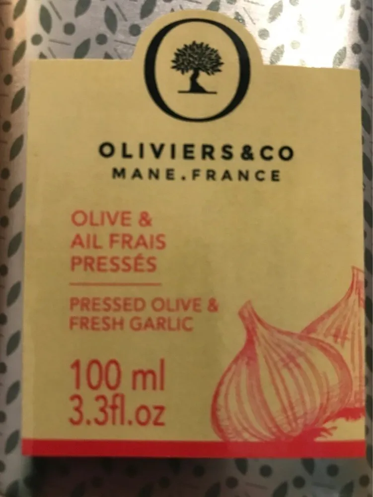Olive et ail frais presses