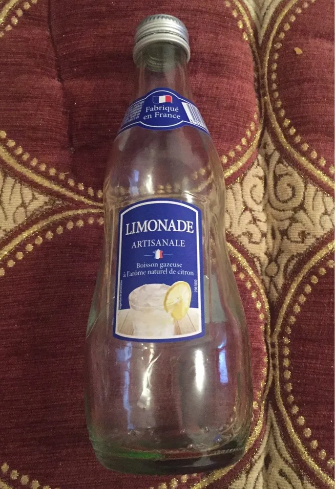 Boisson gazeuse a l'arome naturel citron