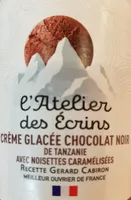 Crème glacée chocolat noir avec noisettes caramélisées