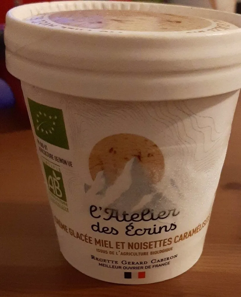 Crème glacée miel et noisettes caramélisées