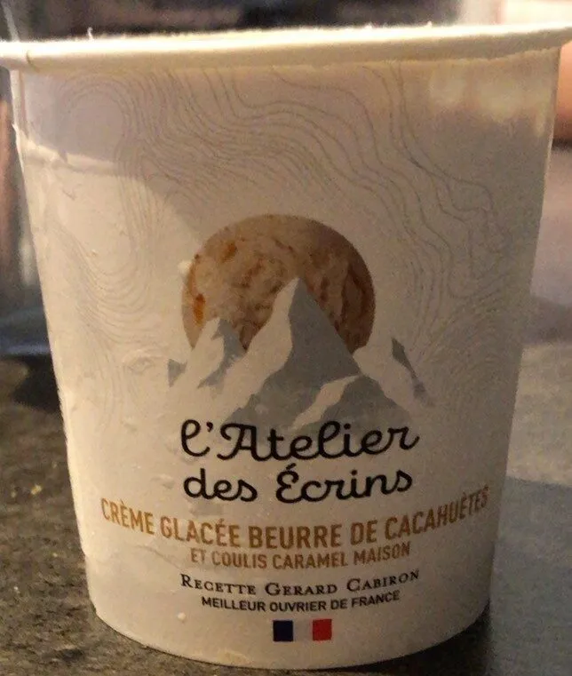 Crème glacée beurre de cacahuètes et coulis caramel maison