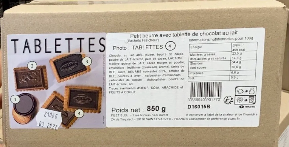 Petit beurre avec tablette de chocolat au lait